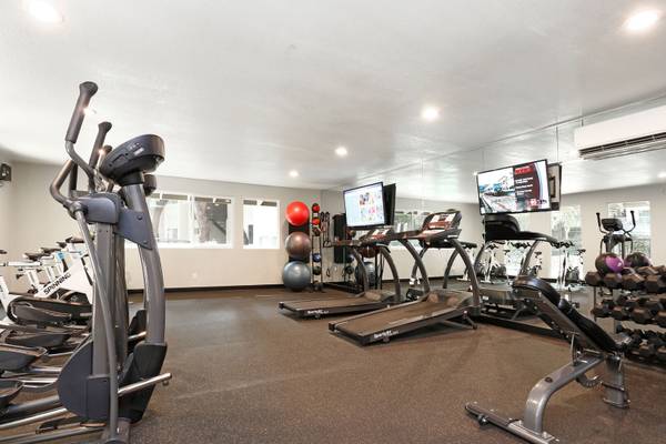 $2,495 / 1br - 790ft2 - Move in ready and renovated! 790 sqft in Hayward, CA (hayward / castro valley)63657846236547120
