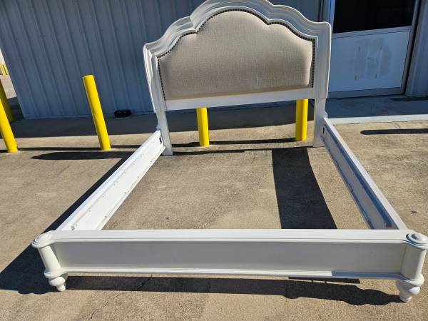 King bed frame / heavy duty / linen on headboard 1