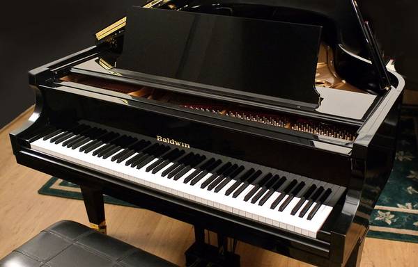 Beautiful Baldwin Medium Grand with player (tuned and delivered) 1