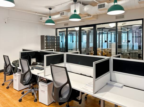 $229 Coworking AVAILABLE right in front of Grant Park! Call/Text for info! (Chicago)64041644112771121