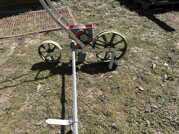 Garden seeder 1