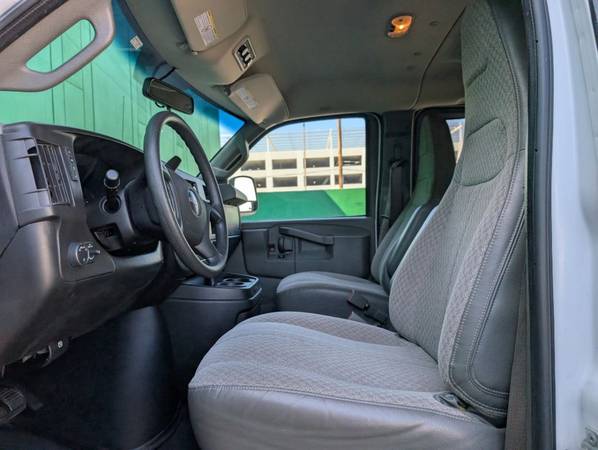 2018 GMC Savana 3500 Extended - Photo 14