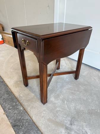 Mesa auxiliar plegable estilo Chippendale de Peters Revington - $590 (Fairfax)63471431877633123
