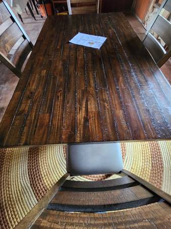 Dining Table & 4 chairs 1