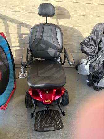 Jazzy Elite Es Battery Operated  Wheel chair 1