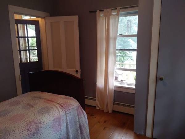 $700 / 3br - 10ft2 - victorian house share (saugerties)64035736668033121