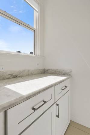 $4,450 / 2br - 750ft2 - Valencia Corridor top floor new kitchen, in-unit laundry, pet friendly (mission district)63686068025217124