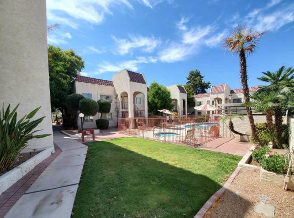 $1,099 / 2br - 880ft2 - Lovely, quiet, private, and comfortable. Rent this 2 bd, 2 ba today! (Tempe)64024822874241123