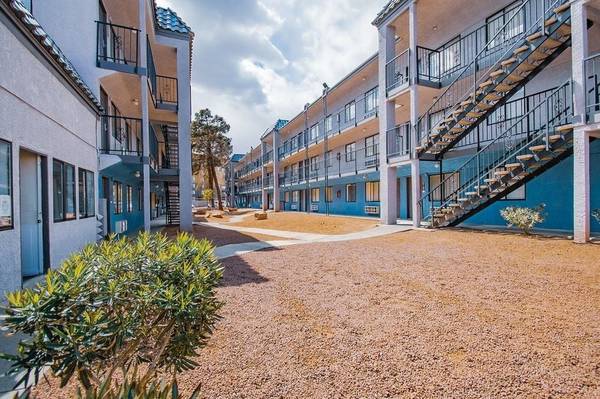$849 / 1br - 450ft2 - Pool, Stainless Steel Appliances, Newly Renovated (3770 University Center Drive, Las Vegas, NV)63859498527235120