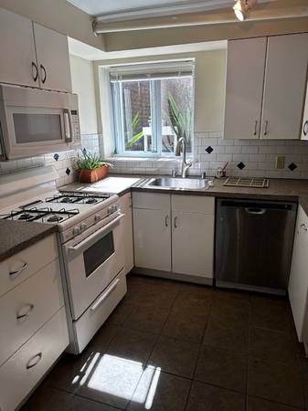 $2525.00 / 2br - 1142ft2 - The Wisteria64040196285187123