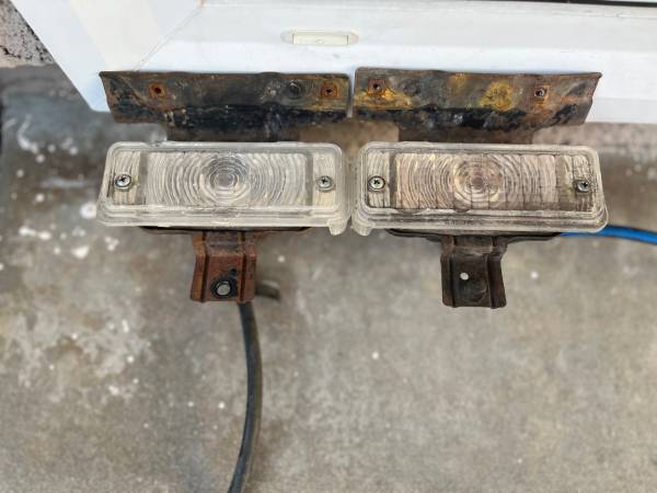 69 Chevelle front turn signal housings 1