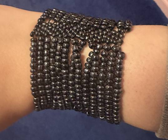 Black beaded stretch bracelet 1