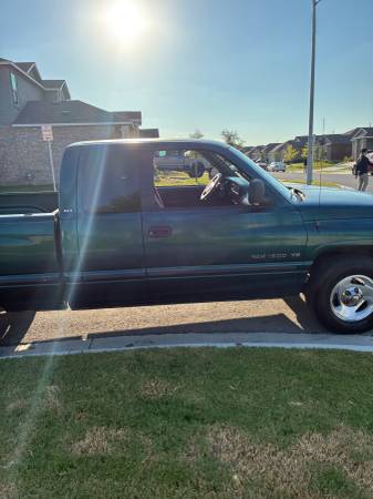 1999 dodge ram 5.2 liter v8 - $1,900 (hutto)63439250544257124