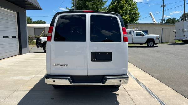 2018 Chevrolet Express Passenger - Photo 7