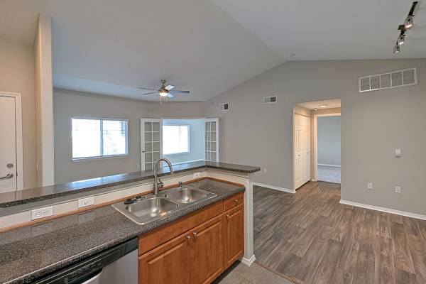 $1,629 / 1br - 900ft2 - One Bedroom with Den - all of the space of a 2 bed without the price! (Colorado Springs)63686939863041122