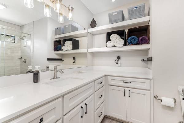 $459,900 / 3br - 1844ft2 - ====>LQQK*Casa Deliciosamente Actualizada en Carrollton**3Habitaciones**2Baños<==== (Carrollton, Texas)63622589215875124