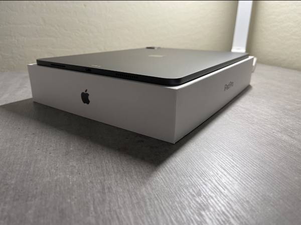 Apple iPad Pro 12.9” (5th Gen, M1) 512GB Wi-Fi + Apple Pencil 2