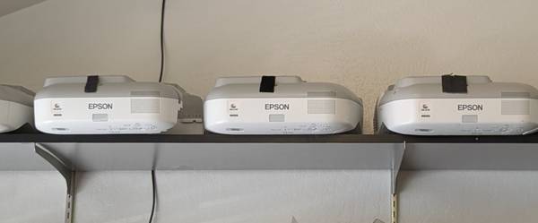 3LCD digital projector for Sale; EPSON and Hitachi 1