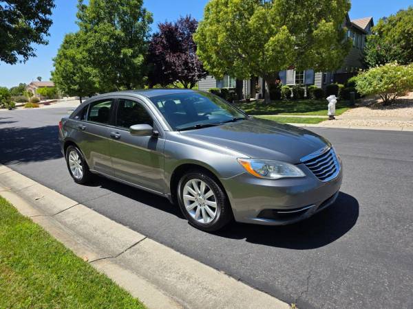 2012 Chrysler 200 1