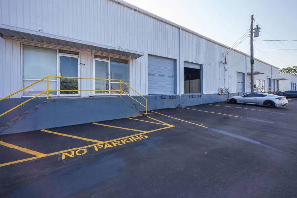 $123 / 1br - 123ft2 - Versatile Warehouse/Flex Space – With Offices Included (Jackson)63612441577219121