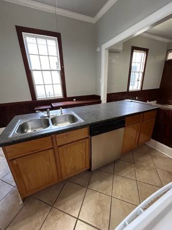 $1,350 / 1br - 800ft2 - Safe includes utilities and off street parking (Garden District)63903538137859122