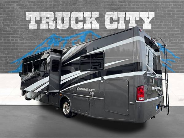 2011 Thor Motor Coach Hurricane Motorhome 31J Class A - $39,999 (1621 W Valley Hwy E  Sumner, WA 98390)63470107726593124