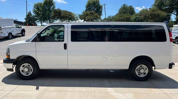 2018 Chevrolet Express Passenger - Photo 5
