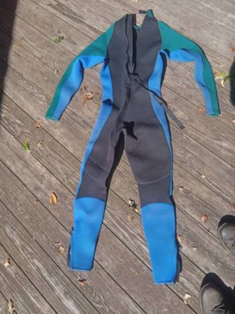 L.L. Bean Men's Wetsuit 1