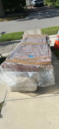 Futon, Queen, wood 1