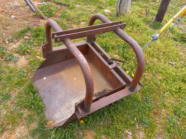 Three Point Reversible Dirt Scoop Pan 1