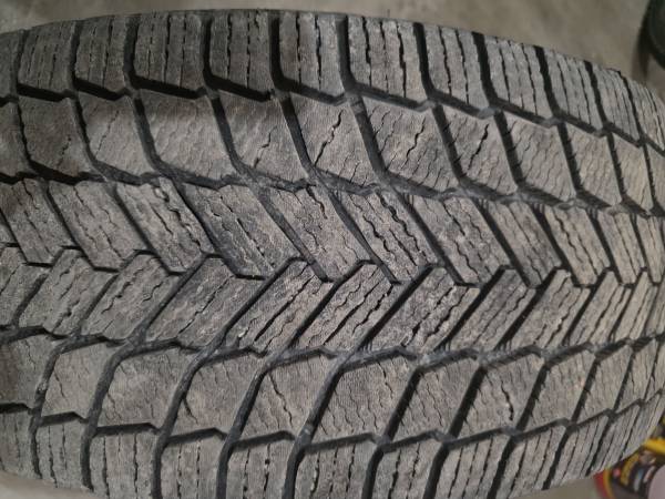 Snow tire4. 255/45/20 like brand new 1
