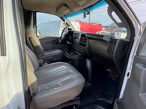 2019 Chevrolet Express 3500 11ft - Photo 9
