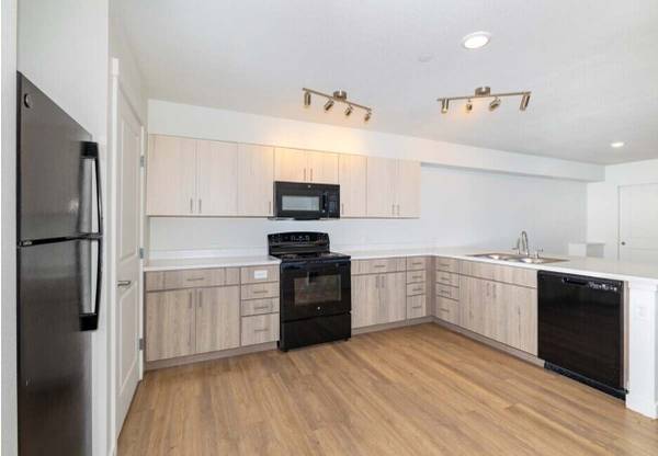 View  select units, Large Closets, On-Site Management 1