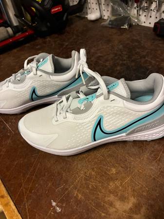 New nike react white/aqua spikeless golf shoes size 9 1/2 1