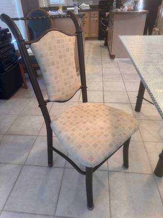 Glass kitchen table and chairs 1