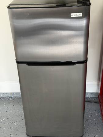 Frigidaire 4.5cu. ft. 2-Door Mini Refrigerator 1