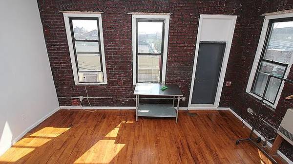$2,500 / 1br - Large sunny loft, wyckoff ave stop L train (Ridgewood)63874743266177122