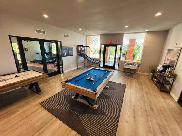 $1,099 / 2hab - 945ft2 - Ofertas especiales de mudanza en octubre – Apartamentos Villas Las Cerezas (4515 E Grant Rd)63674894863489121