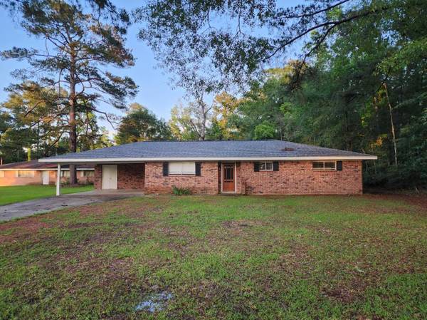 Charming 3 Bed, 1.5 Bath NOW AVAILABLE in DeRidder 1