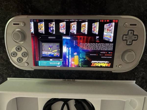 Retroid Pocket 6 - Silver (8 GB RAM) Stick-Top Version PRELOADED