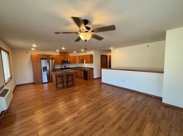 $995 / 2br - 925ft2 - 📍 2BR/1BA Unidad Superior | Disponible Nov 2025 | Acepta Mascotas | $995/mes (Eau Claire)63845959526273122