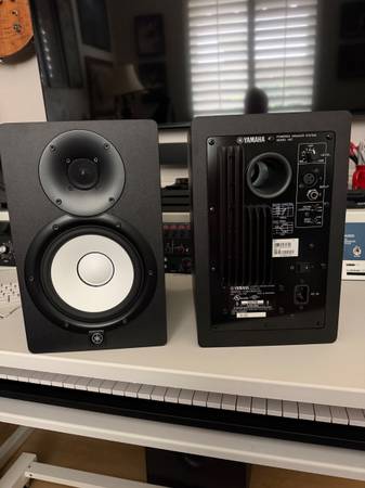 Yamaha HS7 pair with HS8 Sub woofer 1