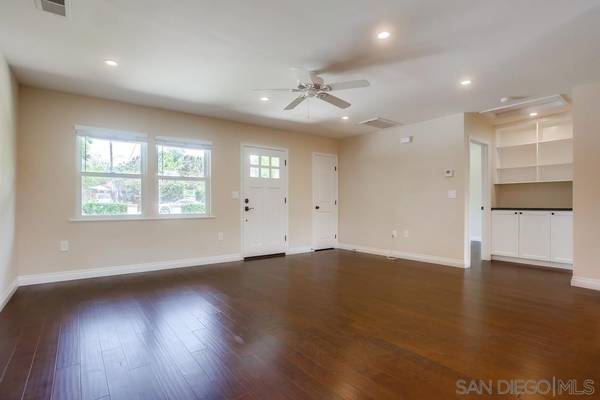$4,250 / 3br - 1450ft2 - Charming 3-Bedroom Home with Private Yard in North Pacific Beach (Pacific Beach)63701664802817123