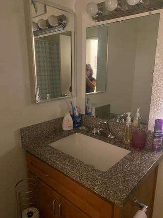 $900 Room for rent in 3 bdrm townhouse (San Diego)63845974759811124