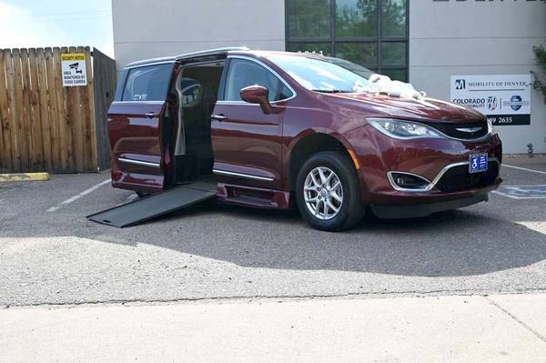 2020 *Chrysler* *Pacifica* *Touring L Mobility Handicap - $45,900 (Wheelchair Accessible)63612075246977121