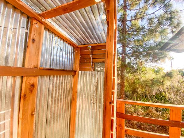 $1,390 / 1br - Estudio Único de Artista Independiente (Condado del Norte)63998457600386124