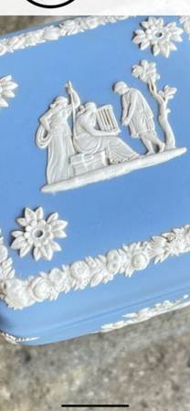 VINTAGE WEDGWOOD JASPERWARE TRINKET BOX 1