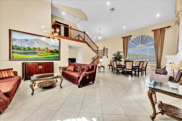 $8,700 / 4br - House with huge land and lake front (3279 Huntington)63906442748803122