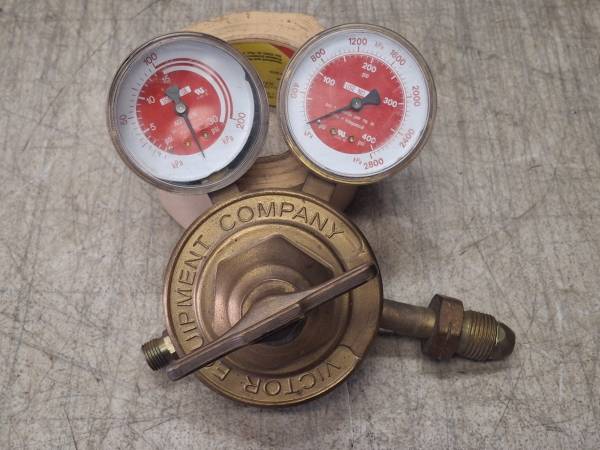 Victor Equipment Company Regulator CSR460A - Acetylene Gas Service 1