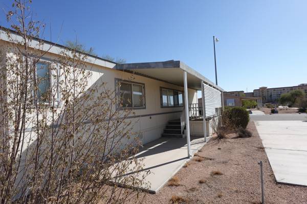 $68,000 / 1248ft2 - 1998 Skyline Manufactured home 26x48 1248 sq ft 3-bedroom 2 baths (Kingman)63799544886913120